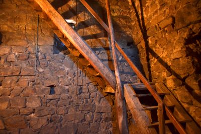 L'escalier en bois date de 1677