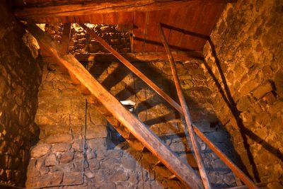 L'escalier en bois date de 1677